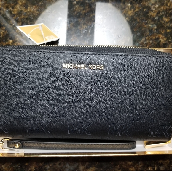 Michael Kors wallet - Picture 1 of 2